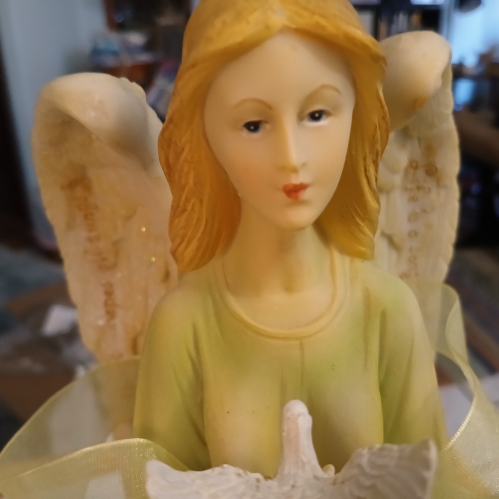 Elegant Angel Figurine with Dove - Picture 3 of 5